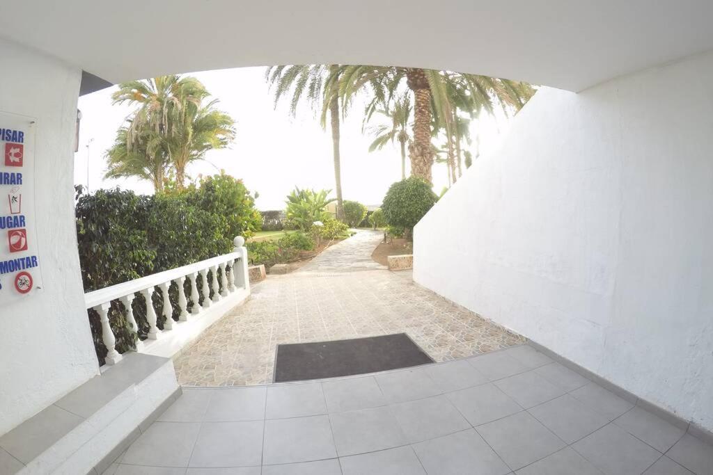 Studio Apartment La Lajilla Located At Beachfront Arguineguin Exterior photo