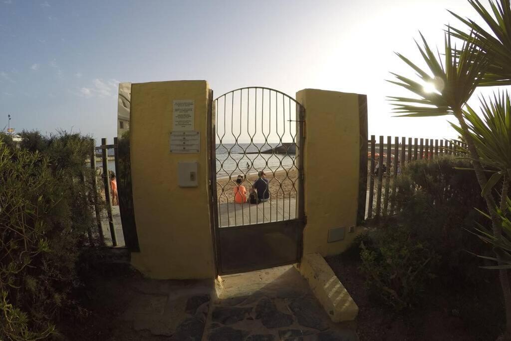 Studio Apartment La Lajilla Located At Beachfront Arguineguin Exterior photo
